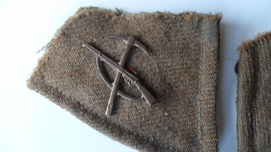 WW1 British Pioneer Battalion Collar Badges