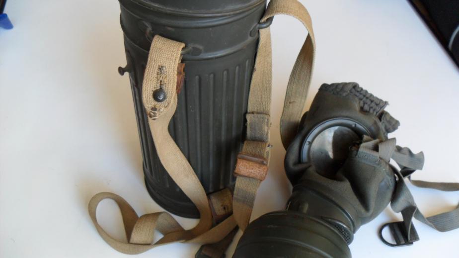 WW2 German M30 Service Respirator & Canister(Matching Numbers)