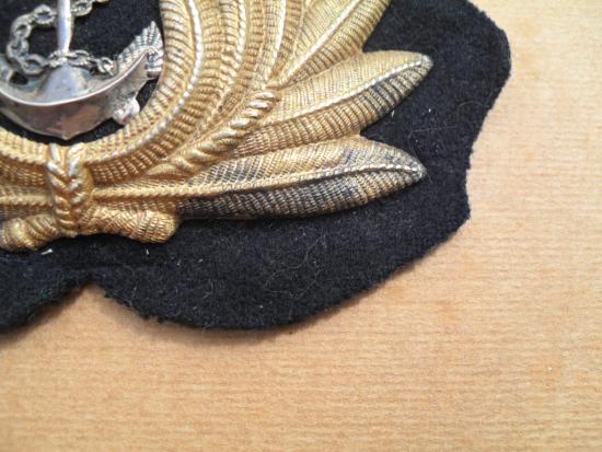 WW2 Royal Navy Officer's Economy Issue Gilt Metal Cap Badge